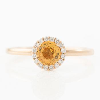 Ring 14K rose gold with orange sapphire and brilliant-cut diamonds.