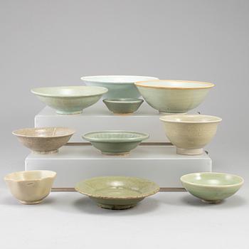 A group of ten Southeast asian ceramic bowls/dishe, 20th century.