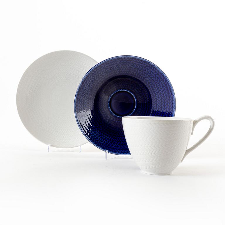 A Hertha Bengtson "Blå eld" 49 pcs tea service flintware.