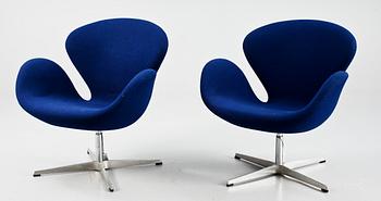 FÅTÖLJER, ett par, "Svanen", Arne Jacobsen, Fritz Hansen, 1992.