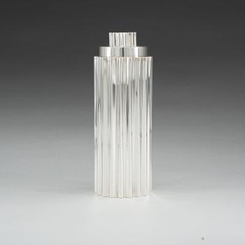 A Kay Fisker sterling cocktail shaker, A Michelsen, Copenhagen 1947.