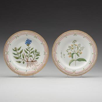 A set of seven Royal Copenhagen 'Flora Danica' dinner plates, 20th Century.