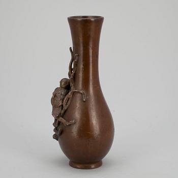 VAS, keramik med kopparyta. Ca 1900.