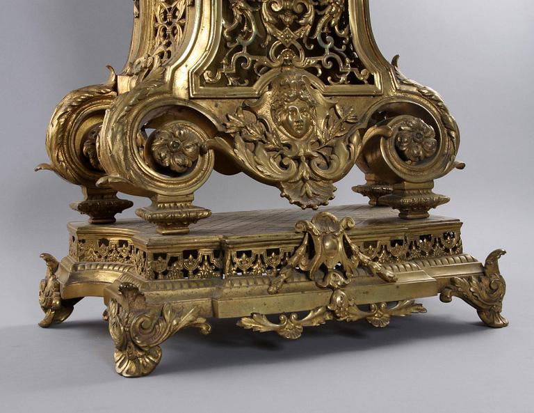 BORDSPENDYL, Louis XVI-stil. 1800-talets slut, Paris.