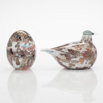 Oiva Toikka, A glass bird 'Cucunor' and an egg, signed O. Toikka Nuutajärvi.
