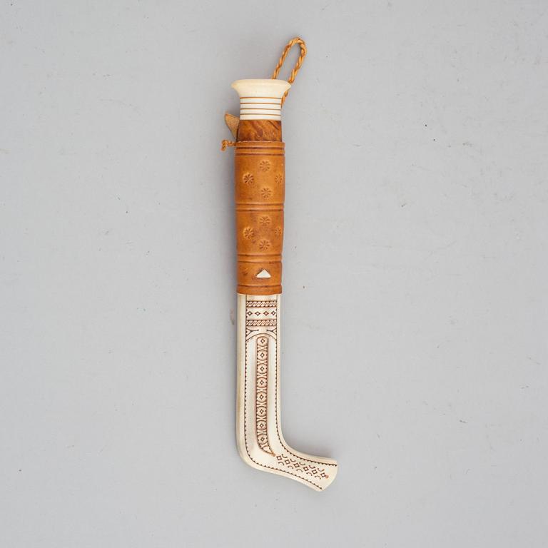 Tore Sunna, a reindeer horn Sami knife, signed.