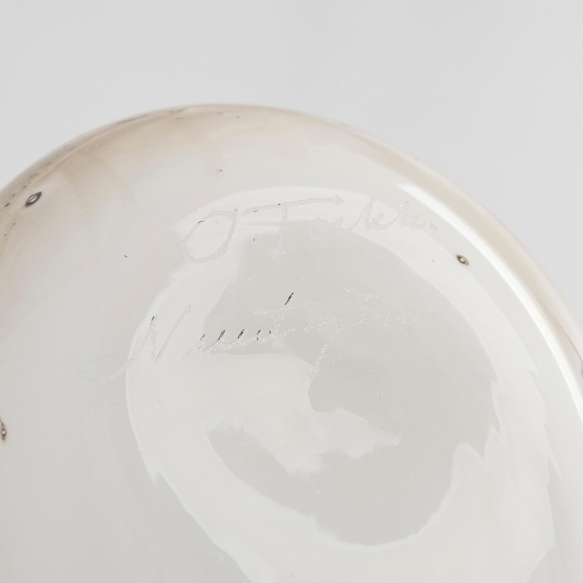 Oiva Toikka, lasilintuja, 2 kpl, "Untuviklo" ja "Pikku Uivelo", signeerattu O. Toikka Nuutajärvi/Iittala.