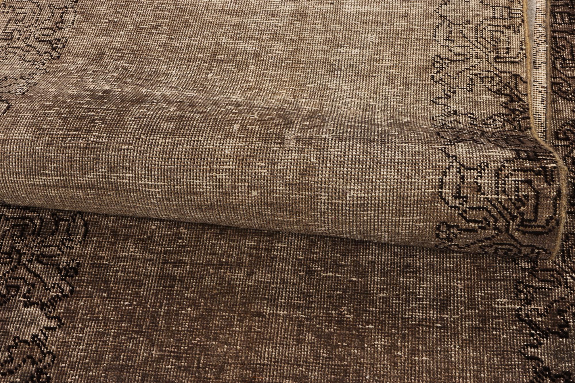 An oriental vintage design runner carpet, c. 460 x 80 cm.