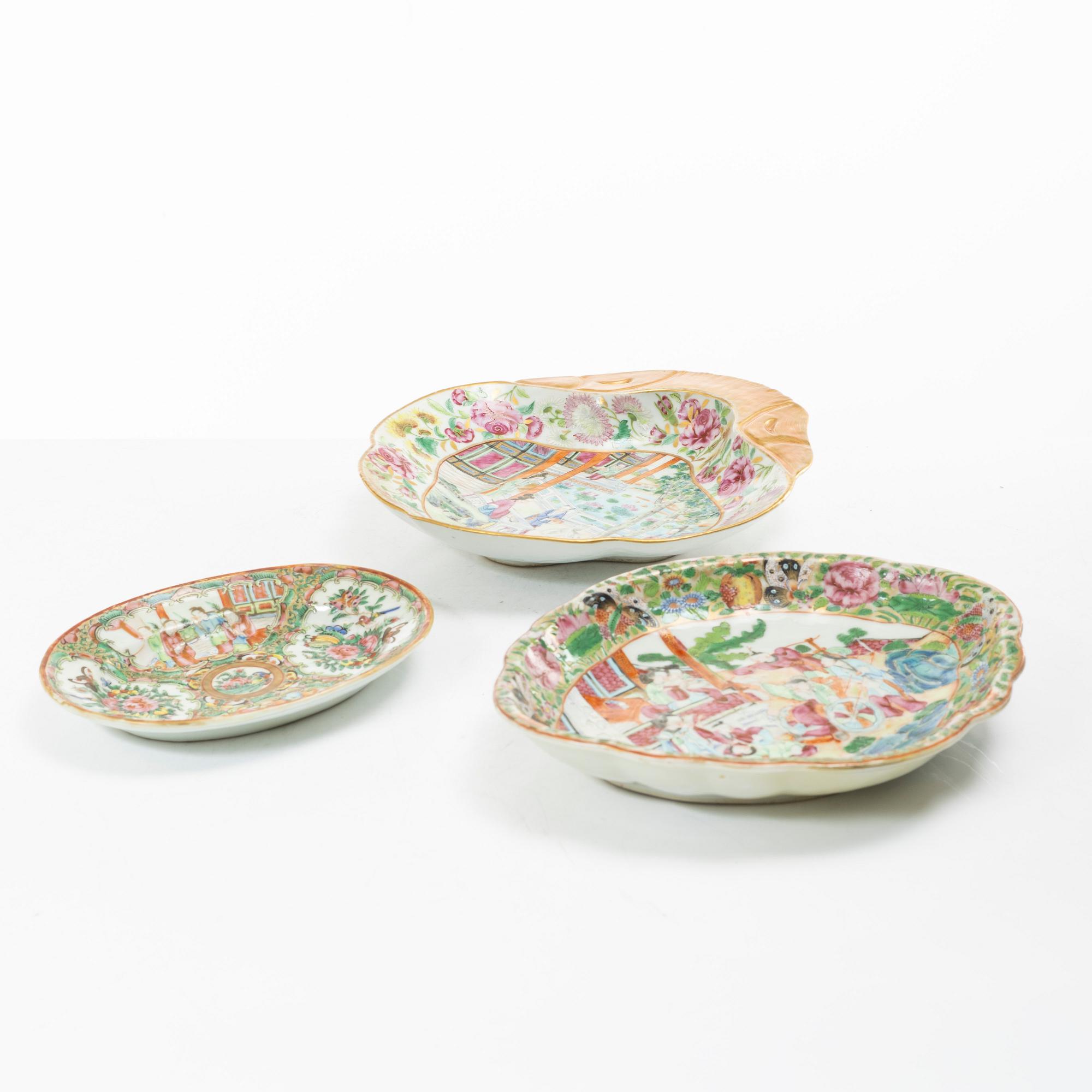 Fat, tre stycken, porslin. Qingdynastin, Kanton, 1800-tal.