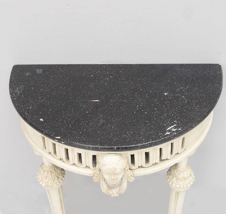 Konsolbord, sengustavianskt, omkring år 1800.