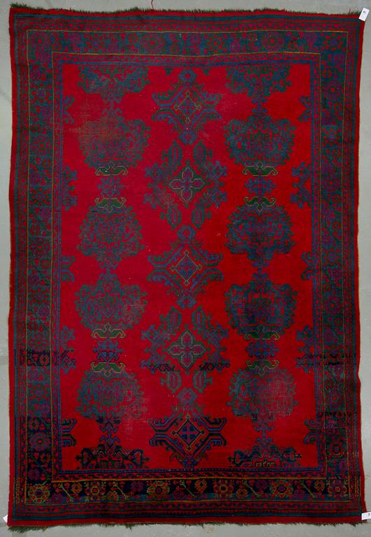 MATTA, Ushak, semiantik. Ca 356x242 cm.