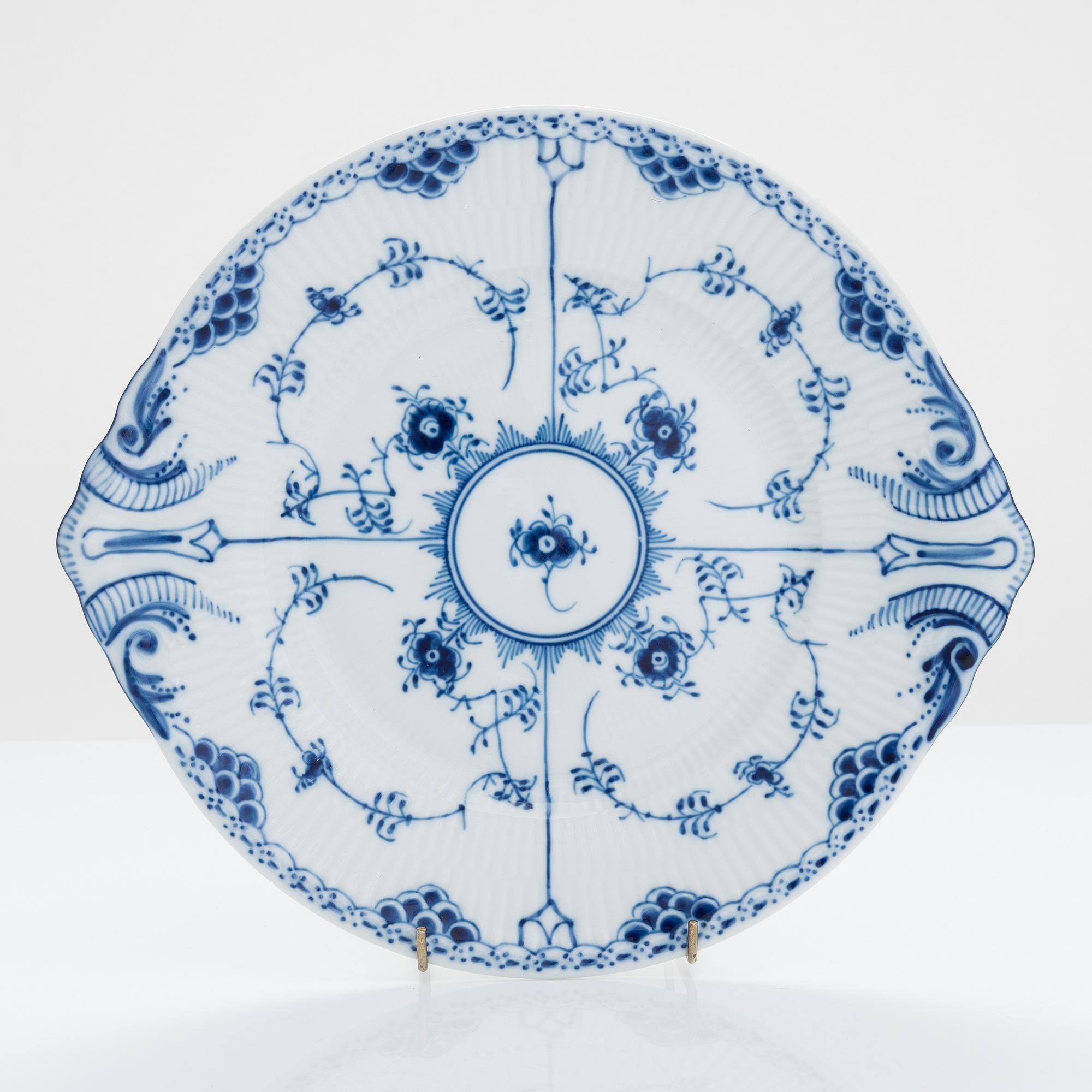 A 31-piece Royal Copenhagen 'Musselmalet' porcelain coffee set.