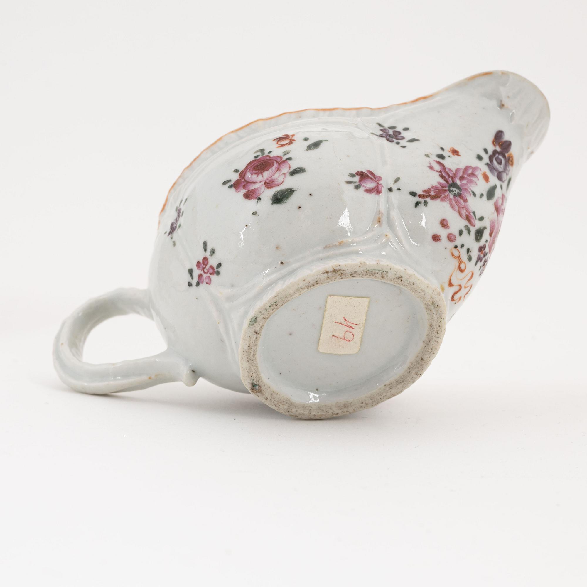 A pair of Chinese plates, a serving dish and a cream jug, Qing dynasty, 18th Century.