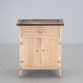 POTTSKÅP, sengustaviansk, 1700/1800-tal.