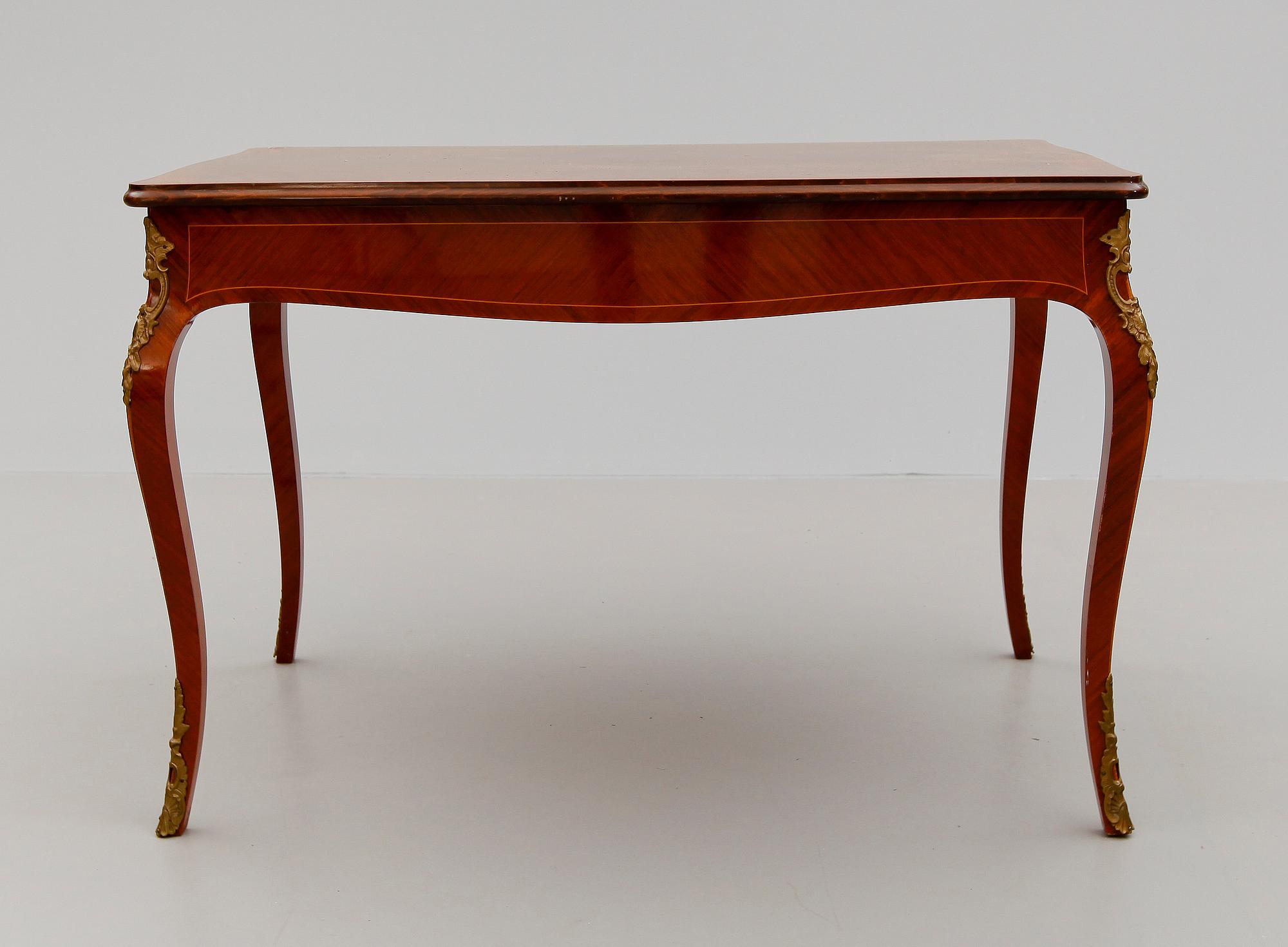 SKRIVBORD, rokokostil, 1900-talets andra hälft.