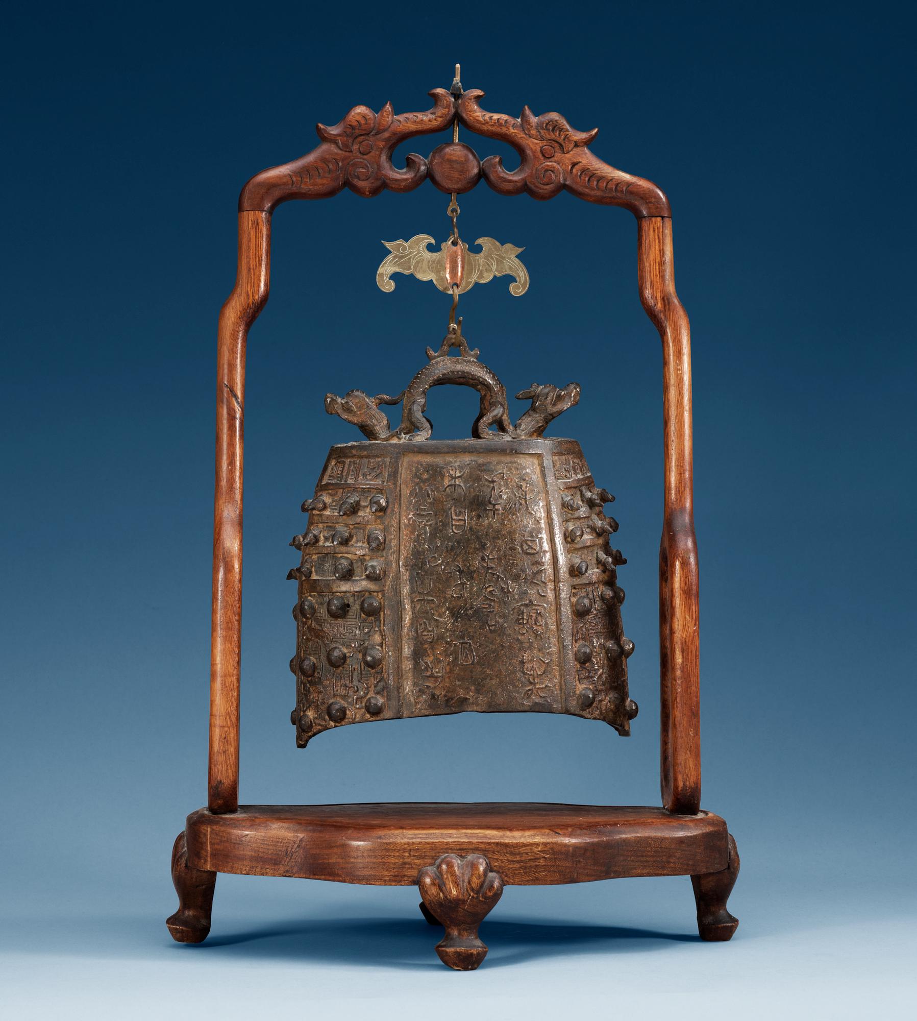 A bronze bell, Archaistic style, presumably Ming dynasty.