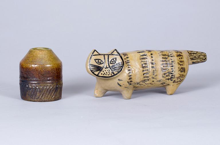 FIGURIN samt VAS, stengods, Lisa Larson, Gustavsberg. 1900-talets mitt.