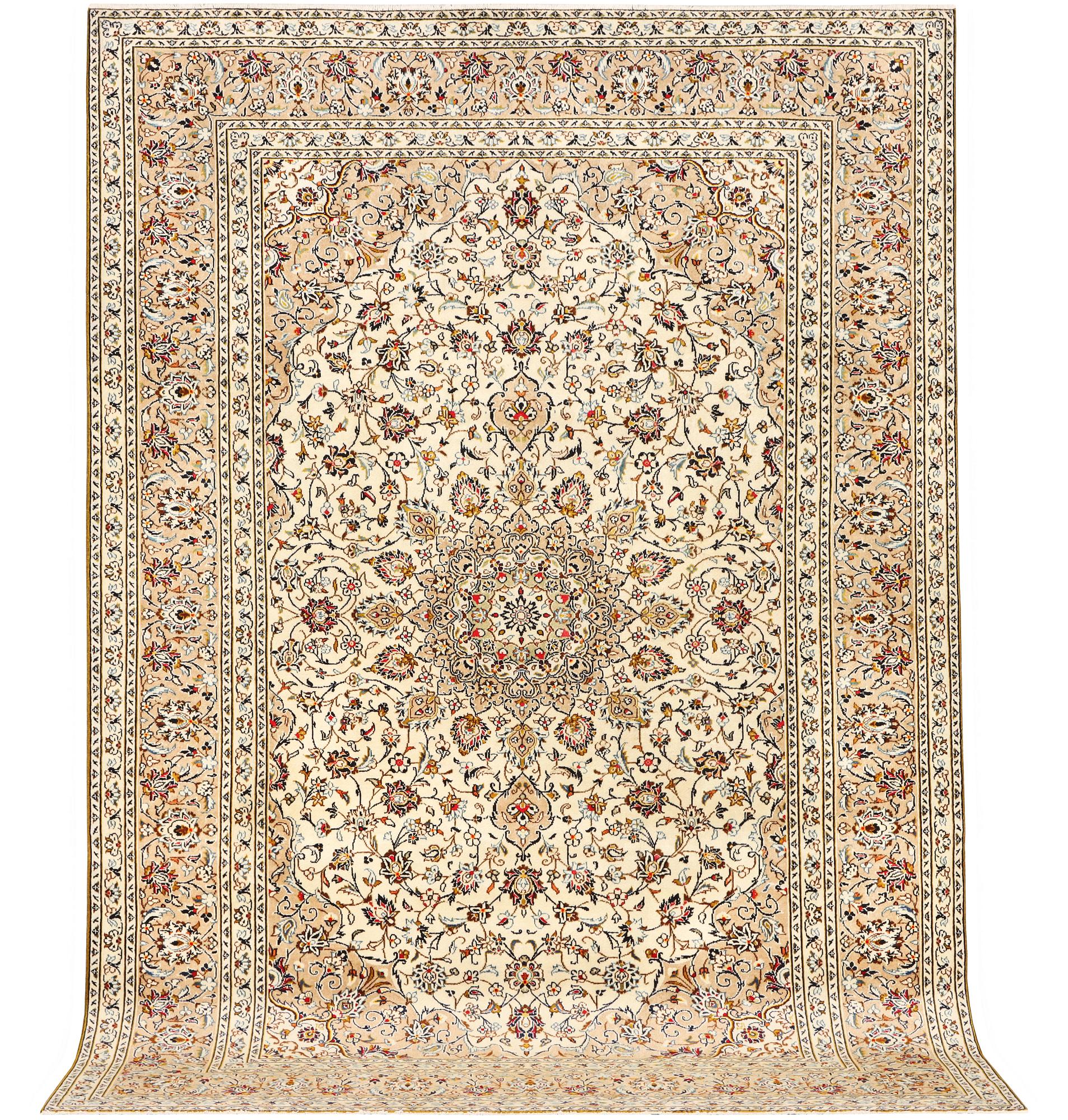A Kashan carpet, a. 346 x 240 cm.