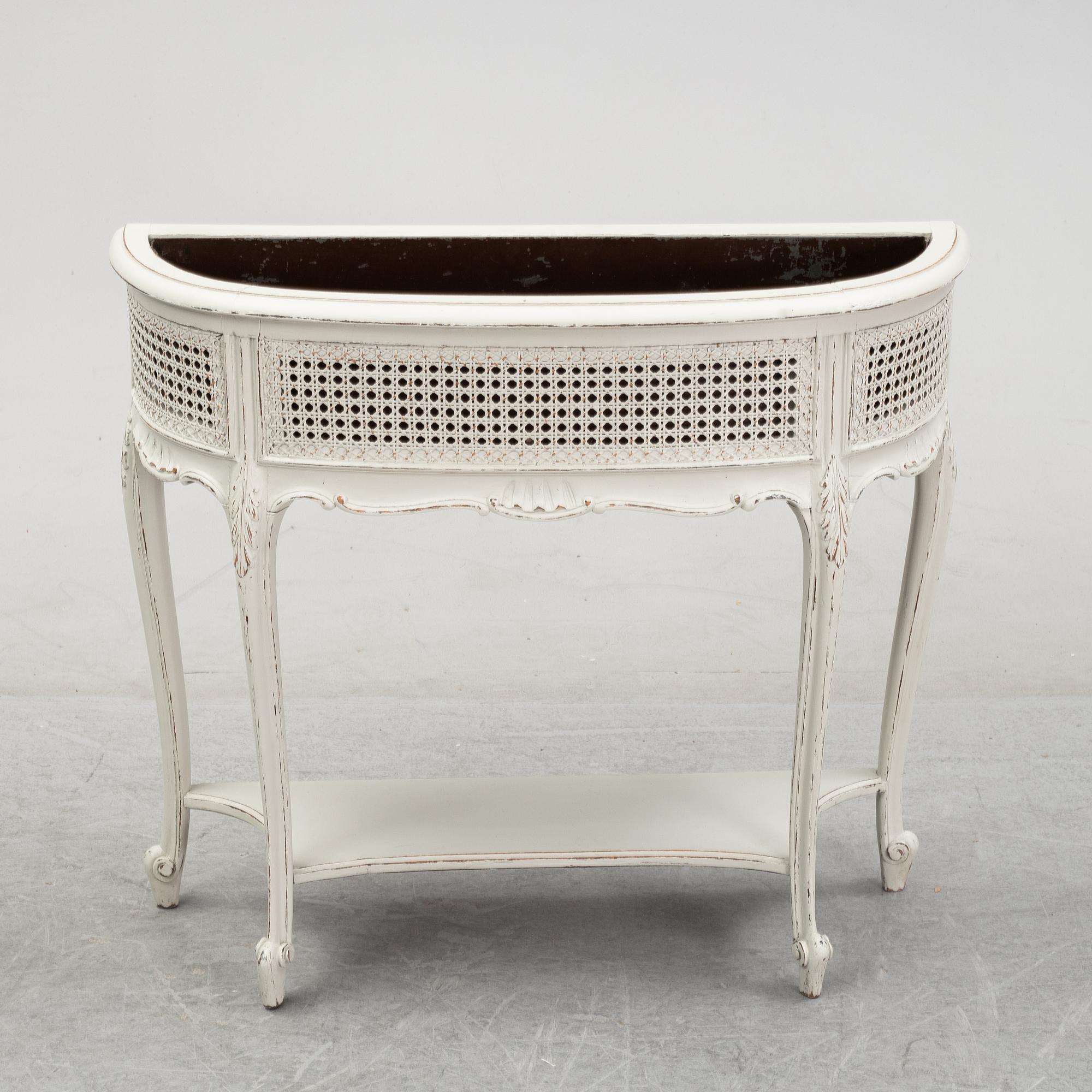 Blombord, rokokostil, från omkring år 1900.