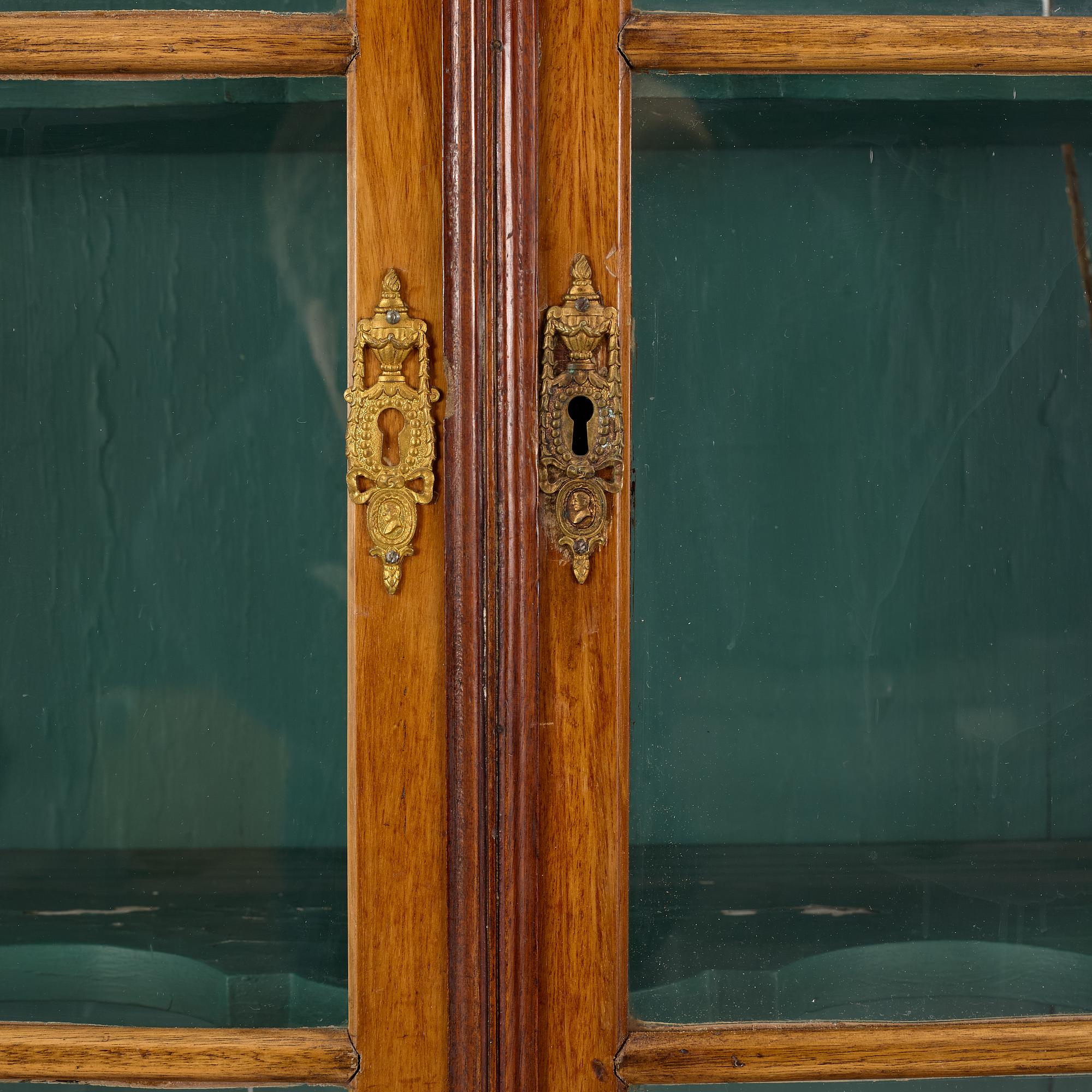 Display cabinet, 20th century, Louis XV style.