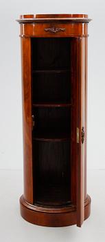 KOLONNSKÅP, senempire, 1800-talets mitt.