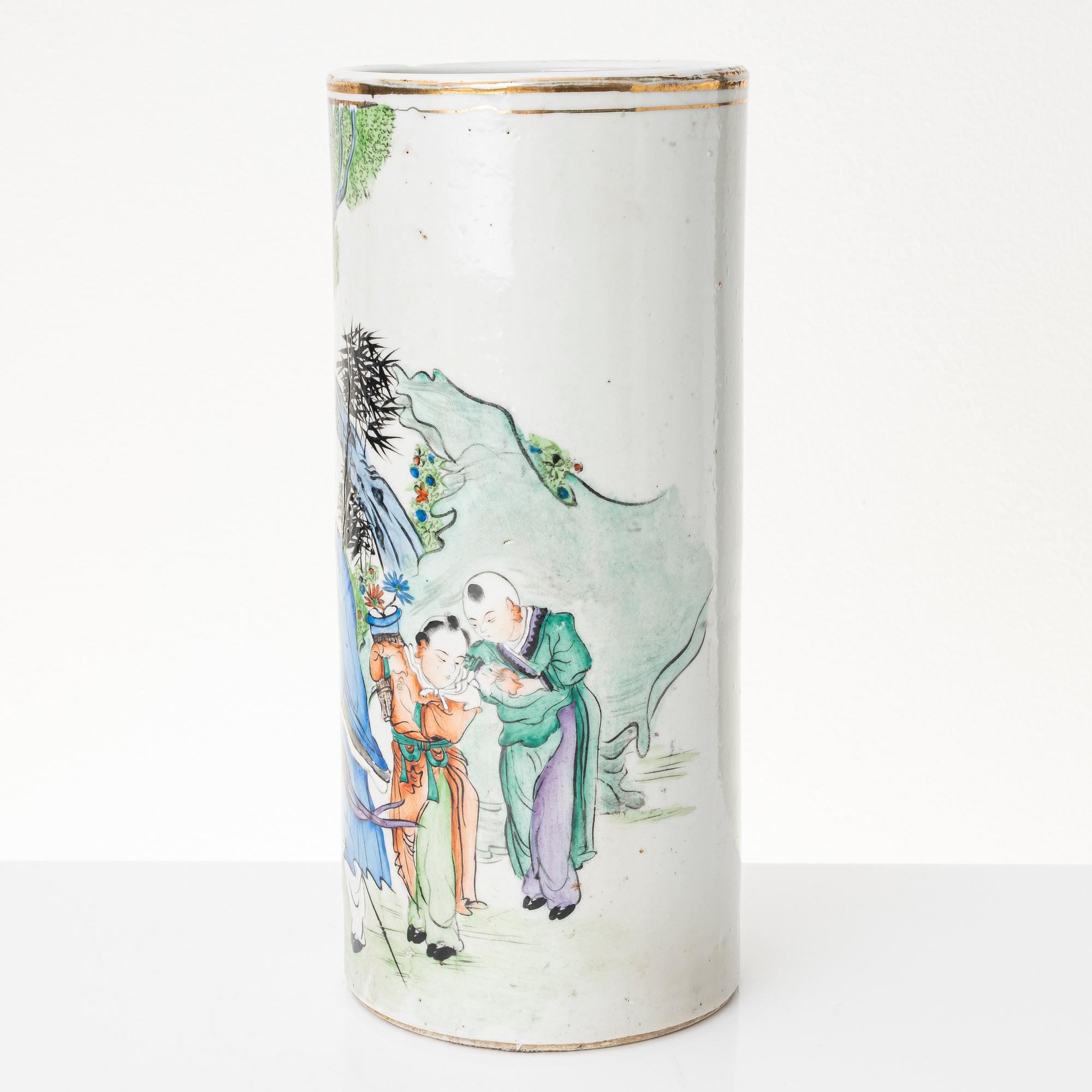 A porcelain vase, China, end of the Qing dynasty/around 1900.