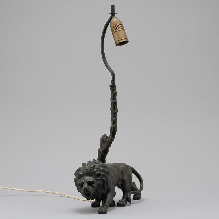 BORDSLAMPA, 1900-talets första hälft.
