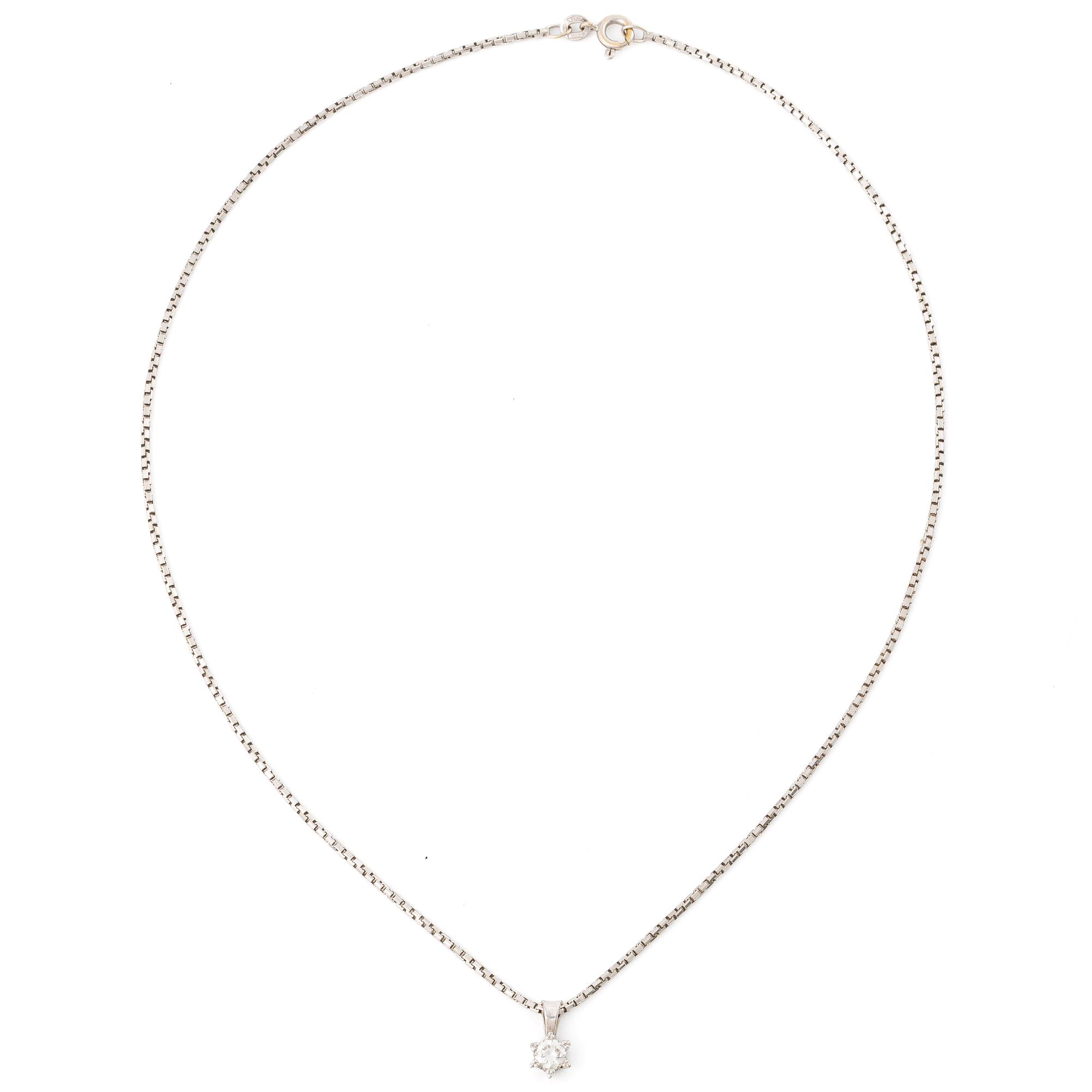 Pendant with chain in the shape of a star with a brilliant-cut diamond.