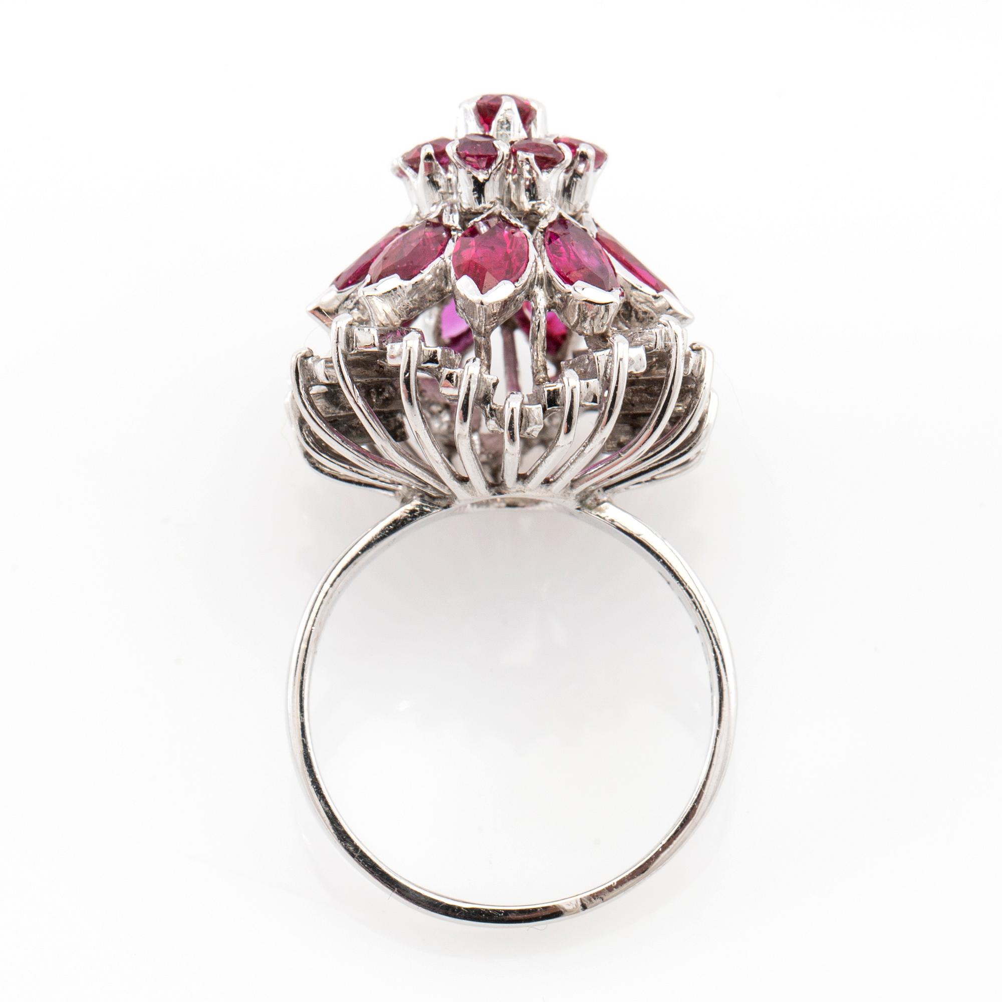Ring/Cocktailring and earrings in 18K white gold set with single-cut diamonds and faceted rubies.