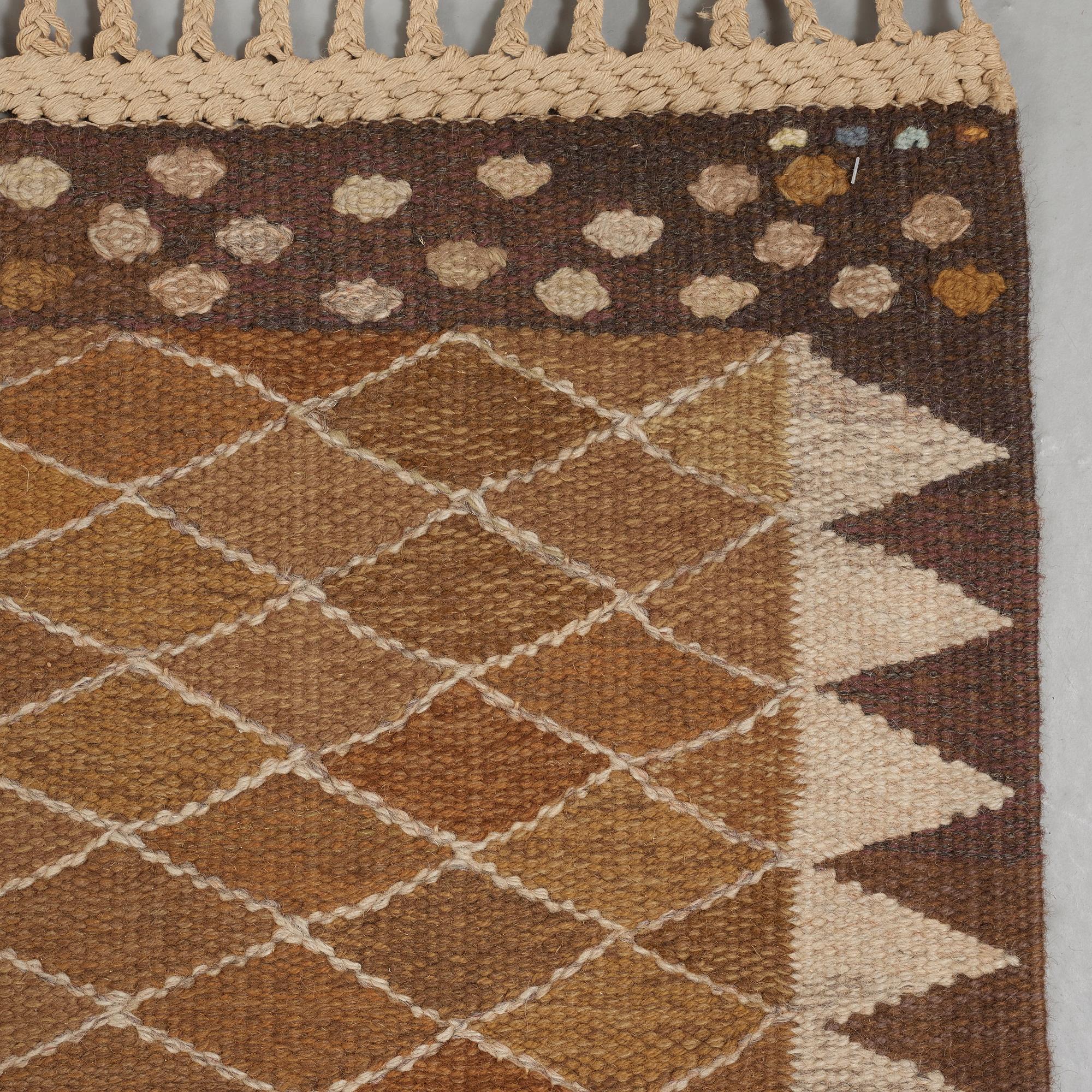 CARPET. "Josefina, brun". Flat weave. 475 x 380,5 cm. Signed AB MMF MR.