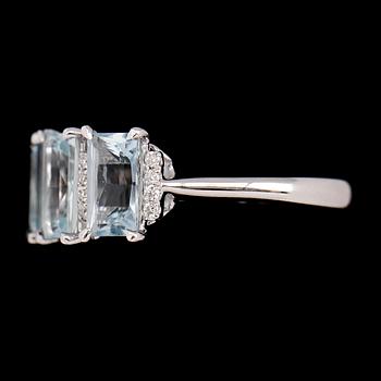 RING, 18 k vitguld, akvamariner tot 1.88 ct, briljantslipade diamanter tot 0.08 ct.