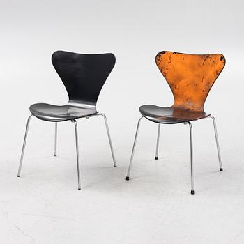Arne Jacobsen, a set of five 'series 7' chairs from Fritz Hansen, Denmark.