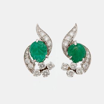 A PAIR OF EARRINGS.