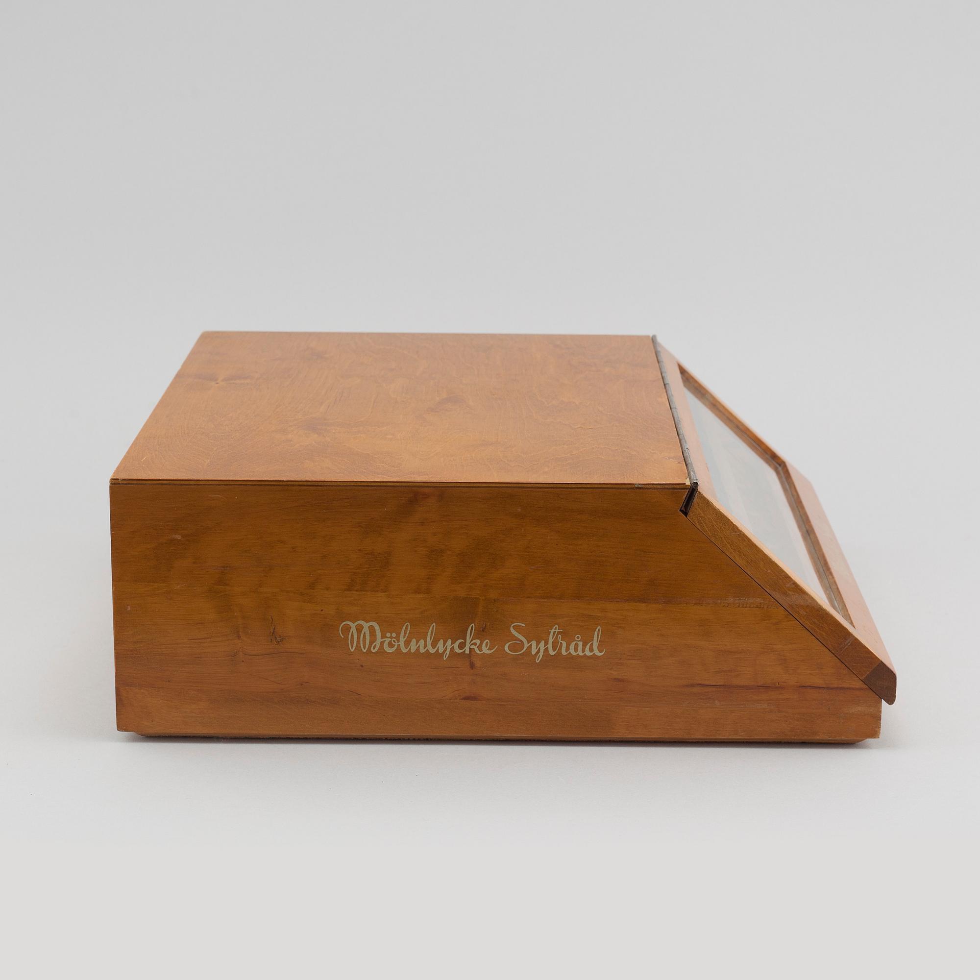 A box for sewing thread from Mölnlycke Sytråd, first half of the 20th century.
