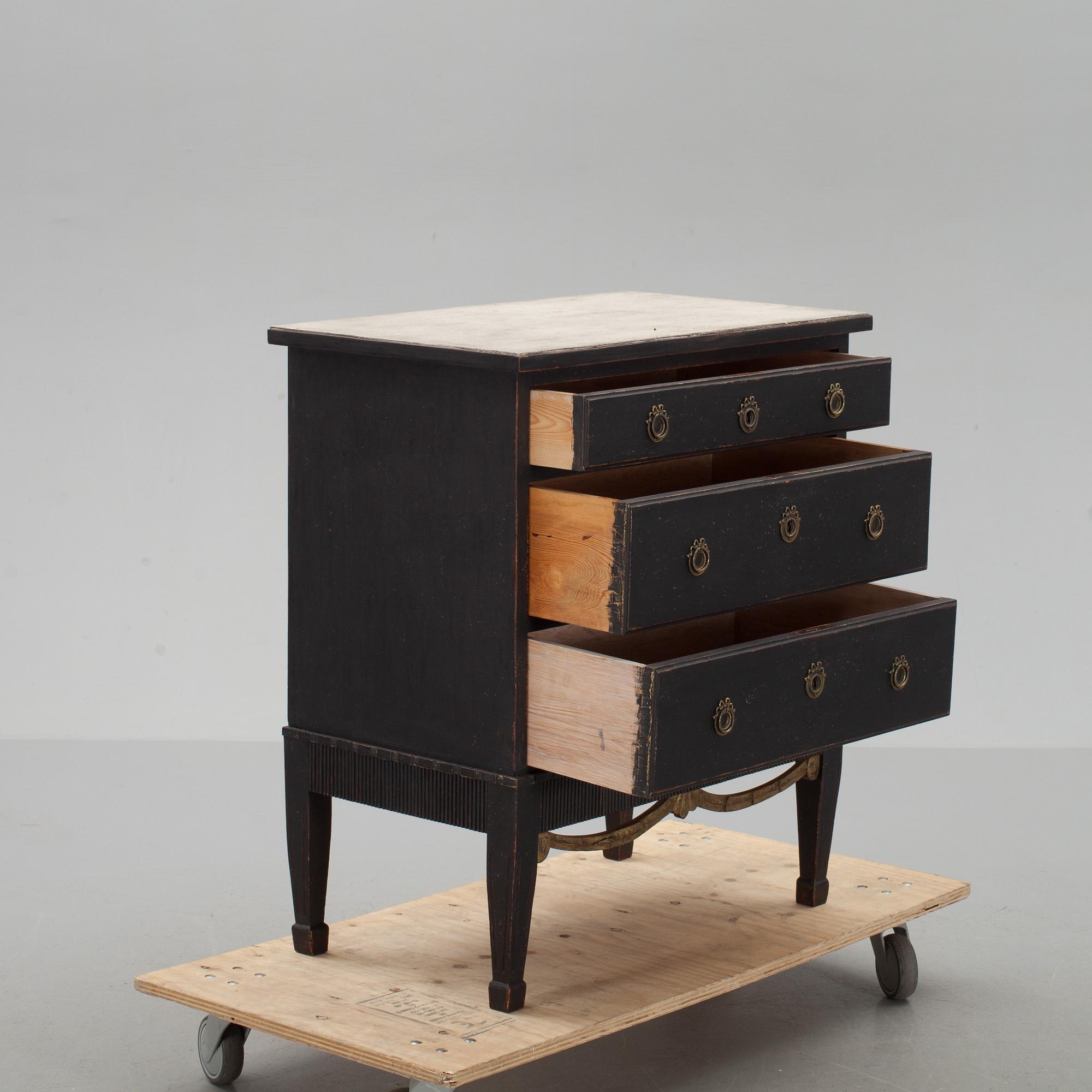 BYRÅ, gustaviansk stil, 1900-tal.