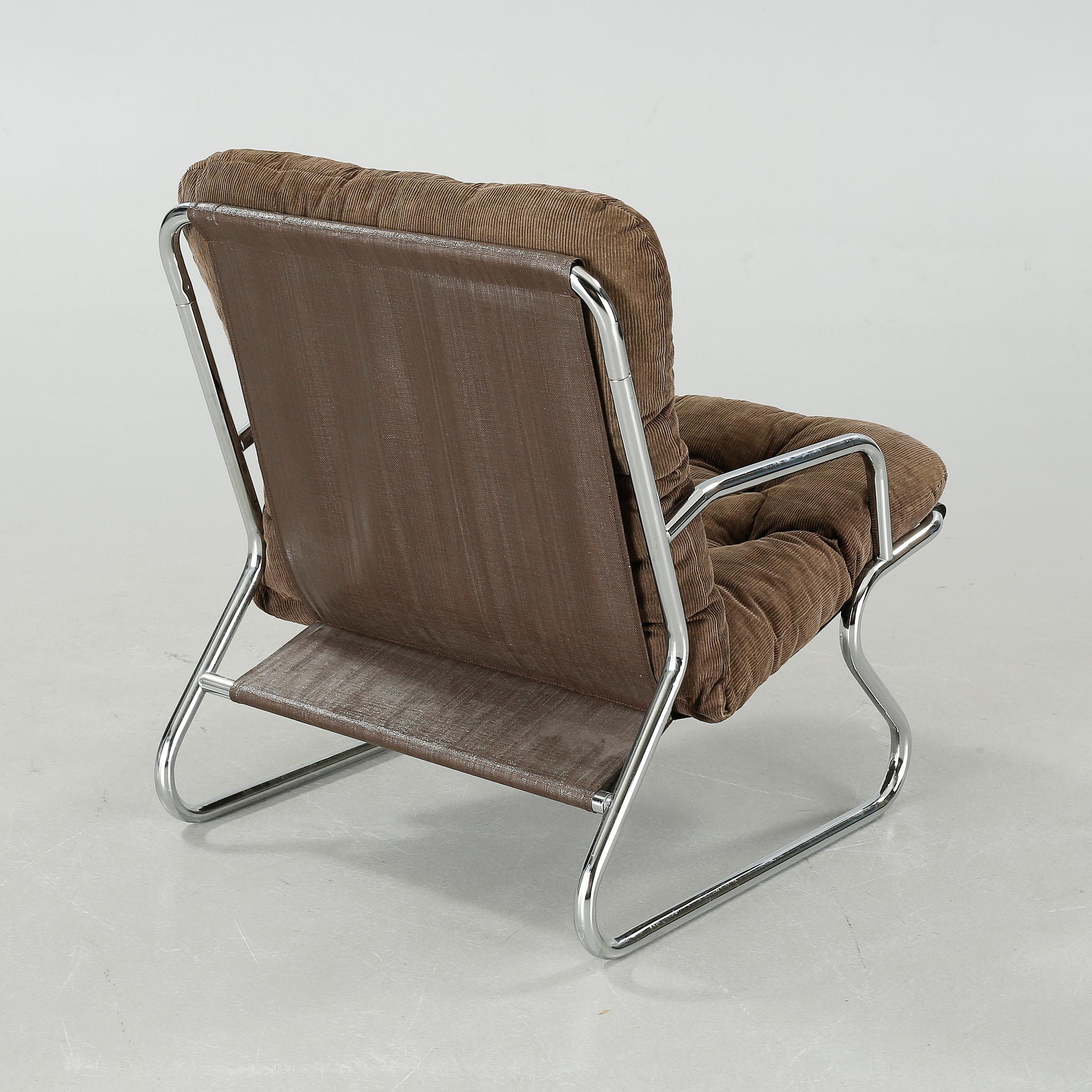 A 1970s armchair.