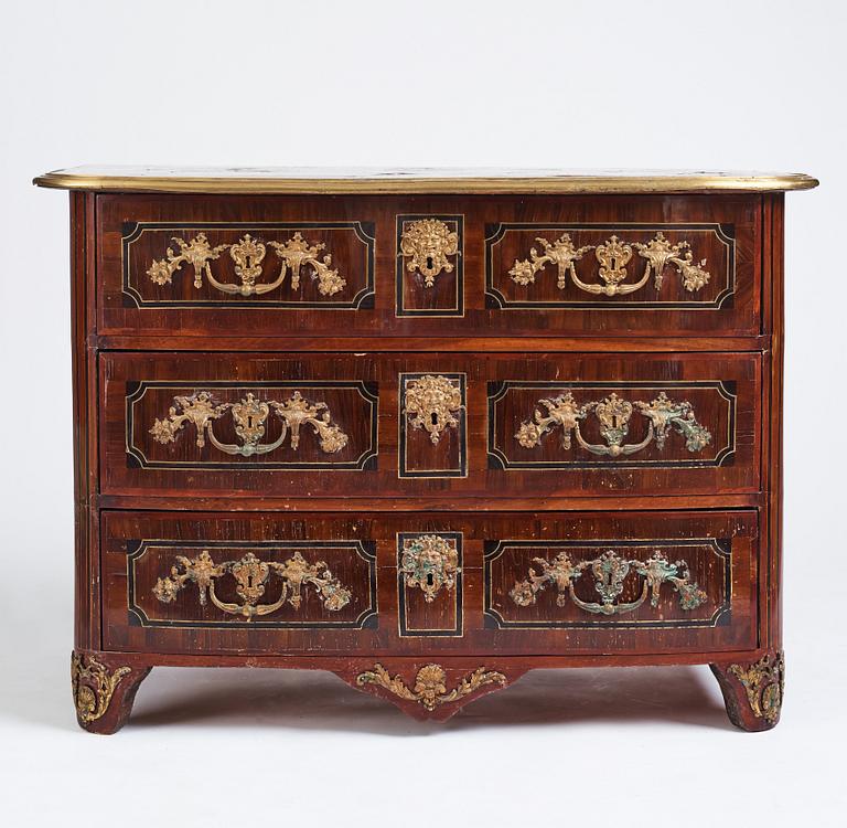 A French Régence commode in the manner of ébénist Etienne Doirat (Paris 1670-1732), 18th Century.