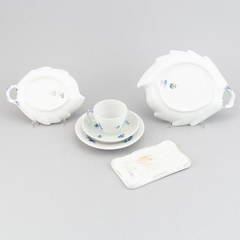 36 pieces, Royal Copennhagen,  "Blå blomst", Denmark.