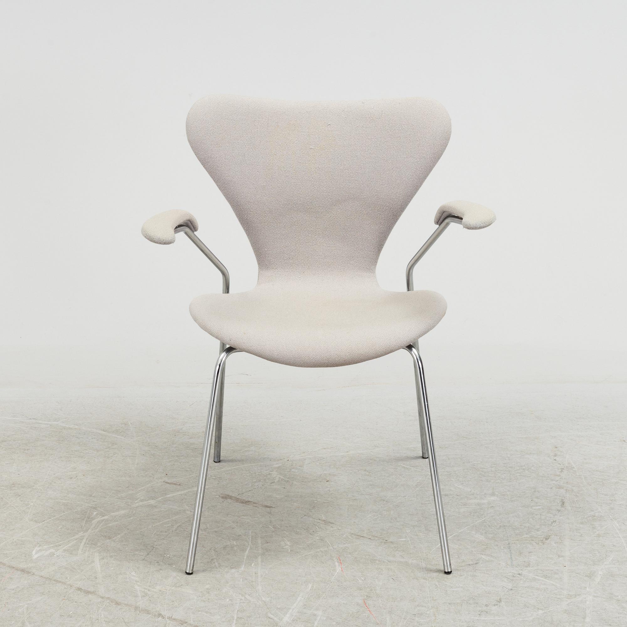 ARNE JACOBSEN ARMCHAIR "SJUAN" FOR FRITZ HANSEN. DENMARK, 1984.