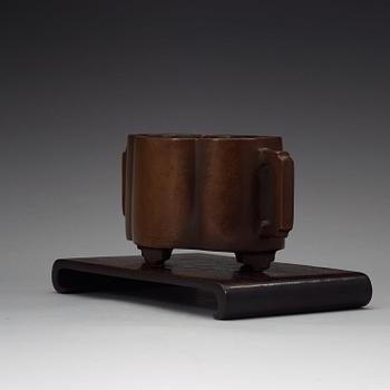 A bronze censer, Qing dynasty, presumably Qianlong (1736-95).