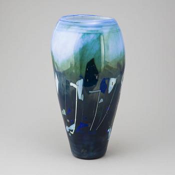 A 2001 glass vase va Maud Bugge, Hadeland glasbruk, Norway.