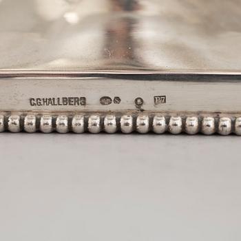 SKÅL, silver med glasinsats, CG Hallberg, Stockholm, 1917. Vikt 641 g (exkl. glasinsats).