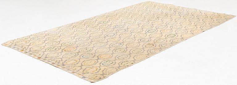 Ingrid Hellman-Knafve, rug, 'Lökar', knotted pile, 324 x 185.5 cm, signed IH-53.