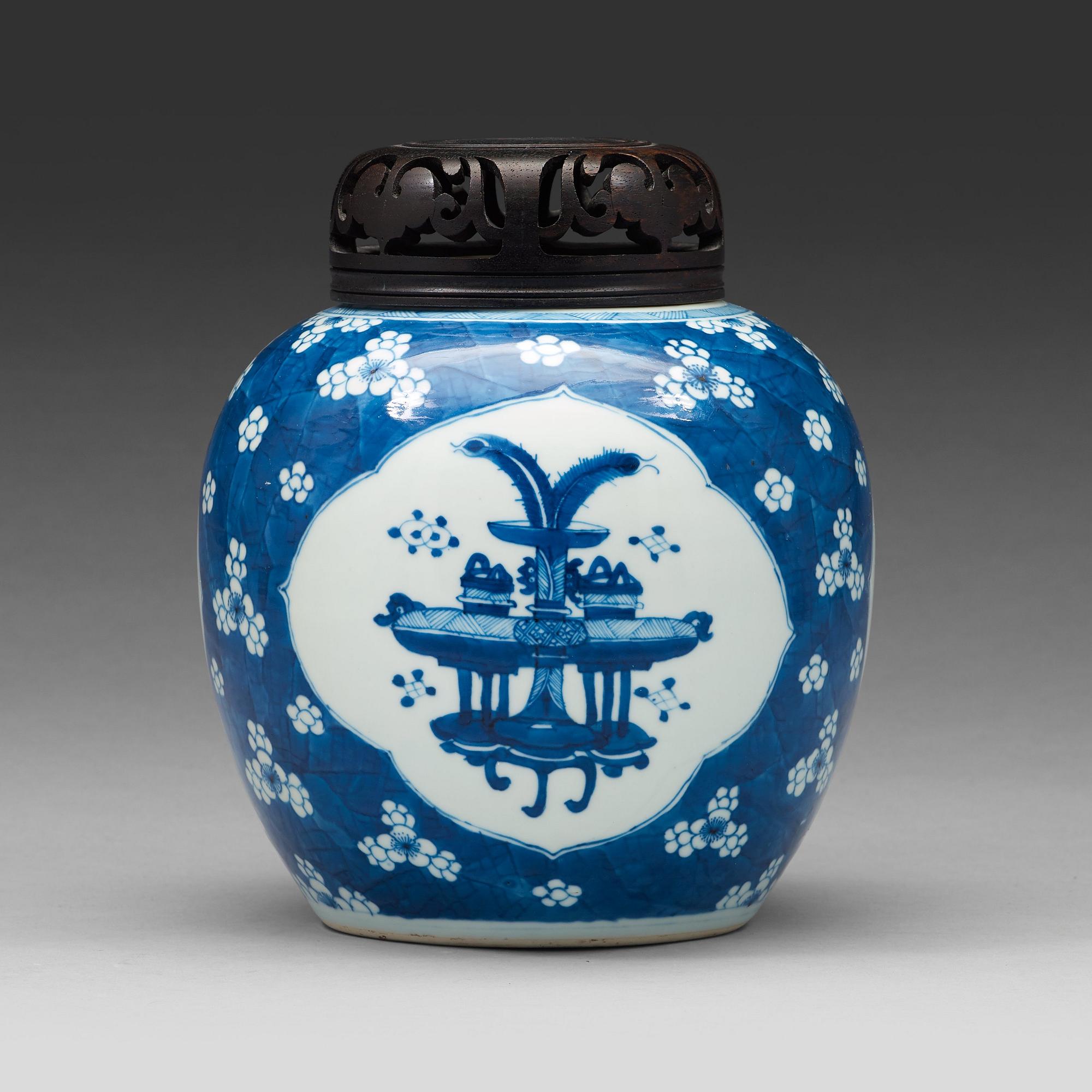 URNA, porslin. Qingdynastin, 1700-tal.