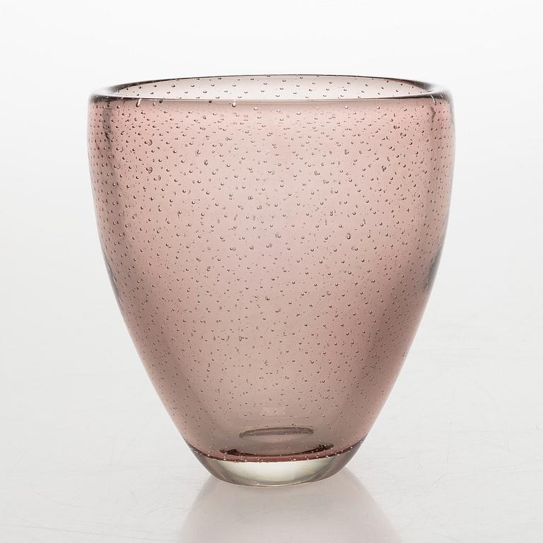 Gunnel Nyman, vas, modell "GN 16", signerad G. Nyman Nuutajärvi Notsjö 1947.