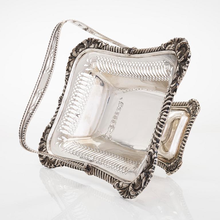 Brödkorg, sterlingsilver, London 1911.
