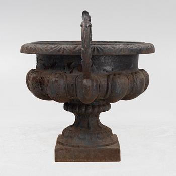 A cast iron garden urn, 20th Century.