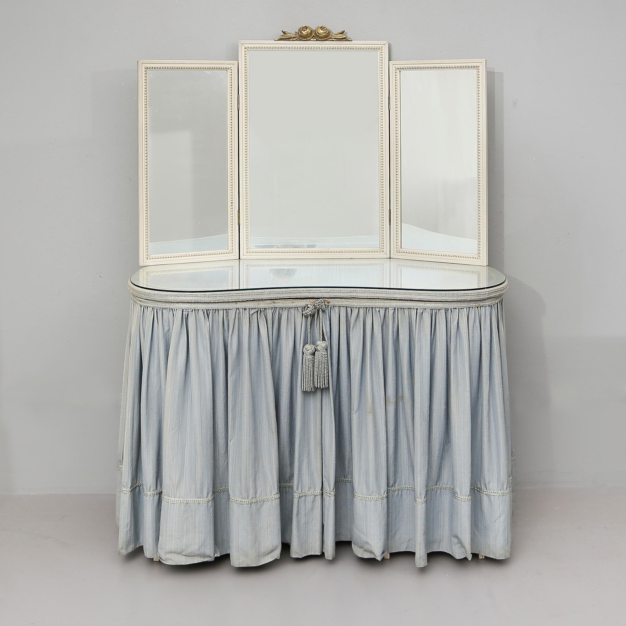 TOALETTBORD, gustaviansk stil, 1900-talets mitt.