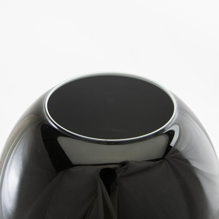 Piet Hein, vaser 2 st, "Super Vase" samt "Twister" signerade.