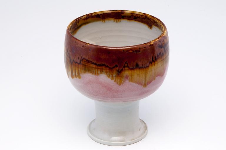 Annikki Hovisaari, A CERAMIC BOWL.